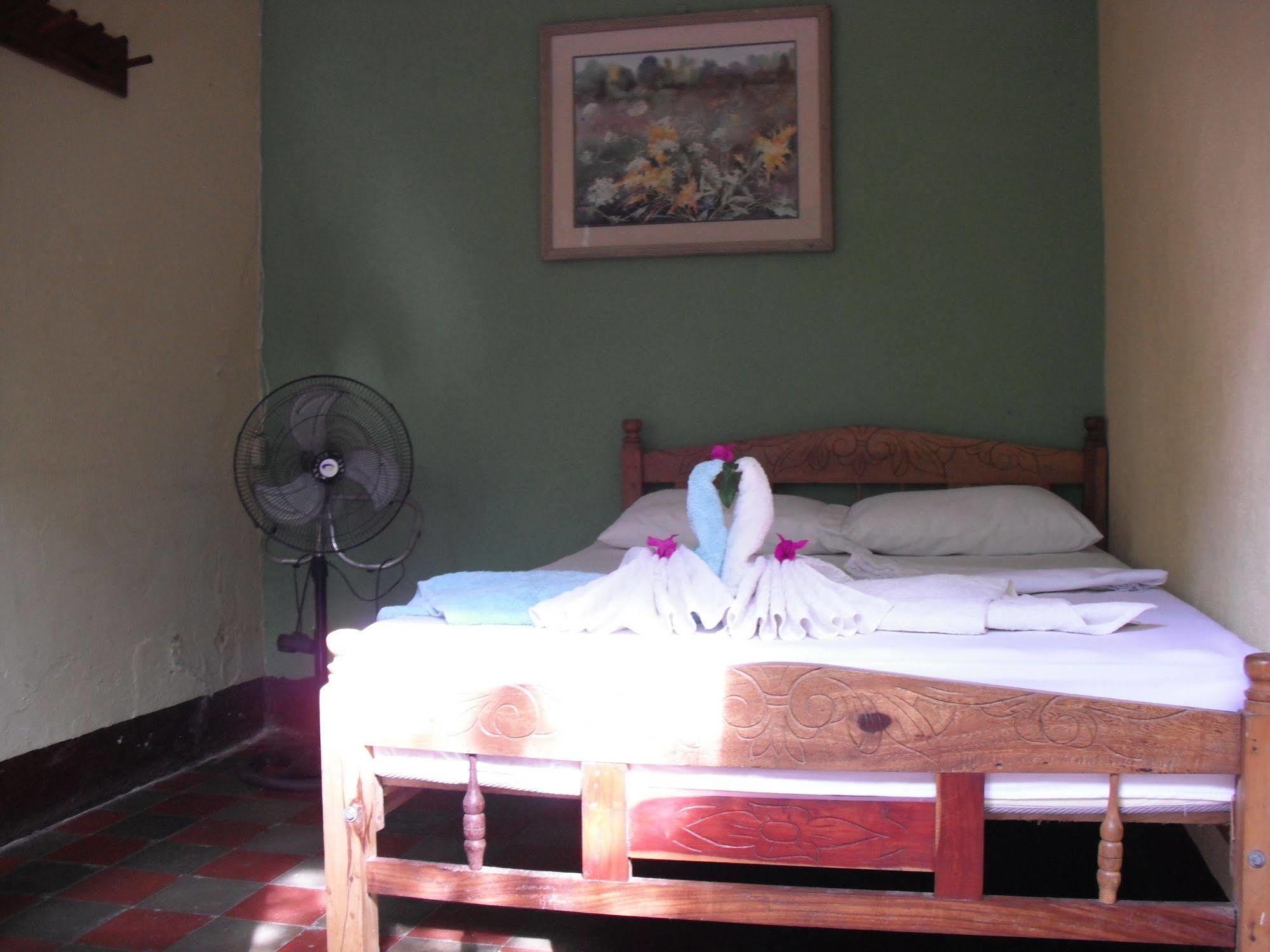 לאון Hostal Casa Ivana מראה חיצוני תמונה