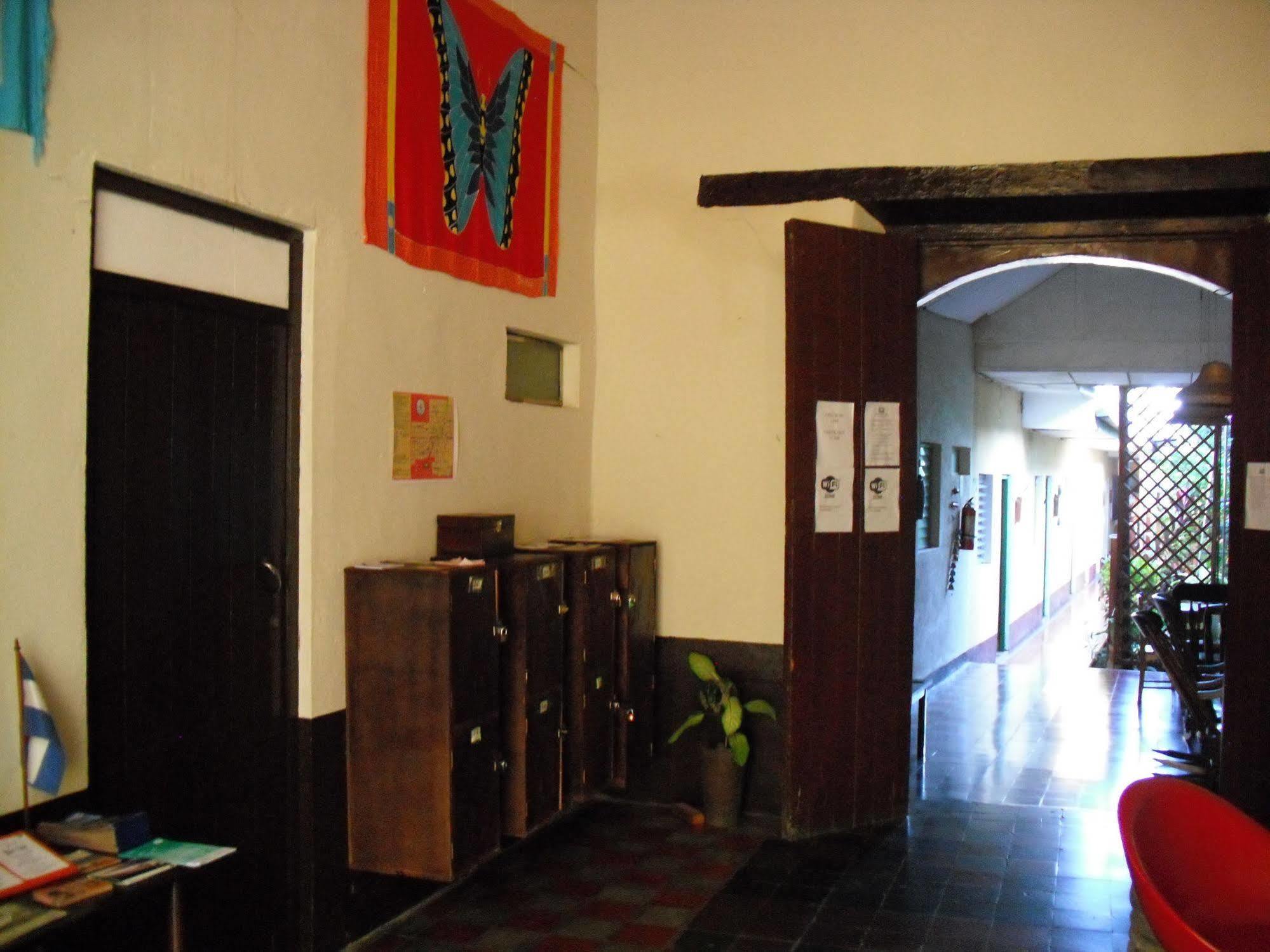 לאון Hostal Casa Ivana מראה חיצוני תמונה