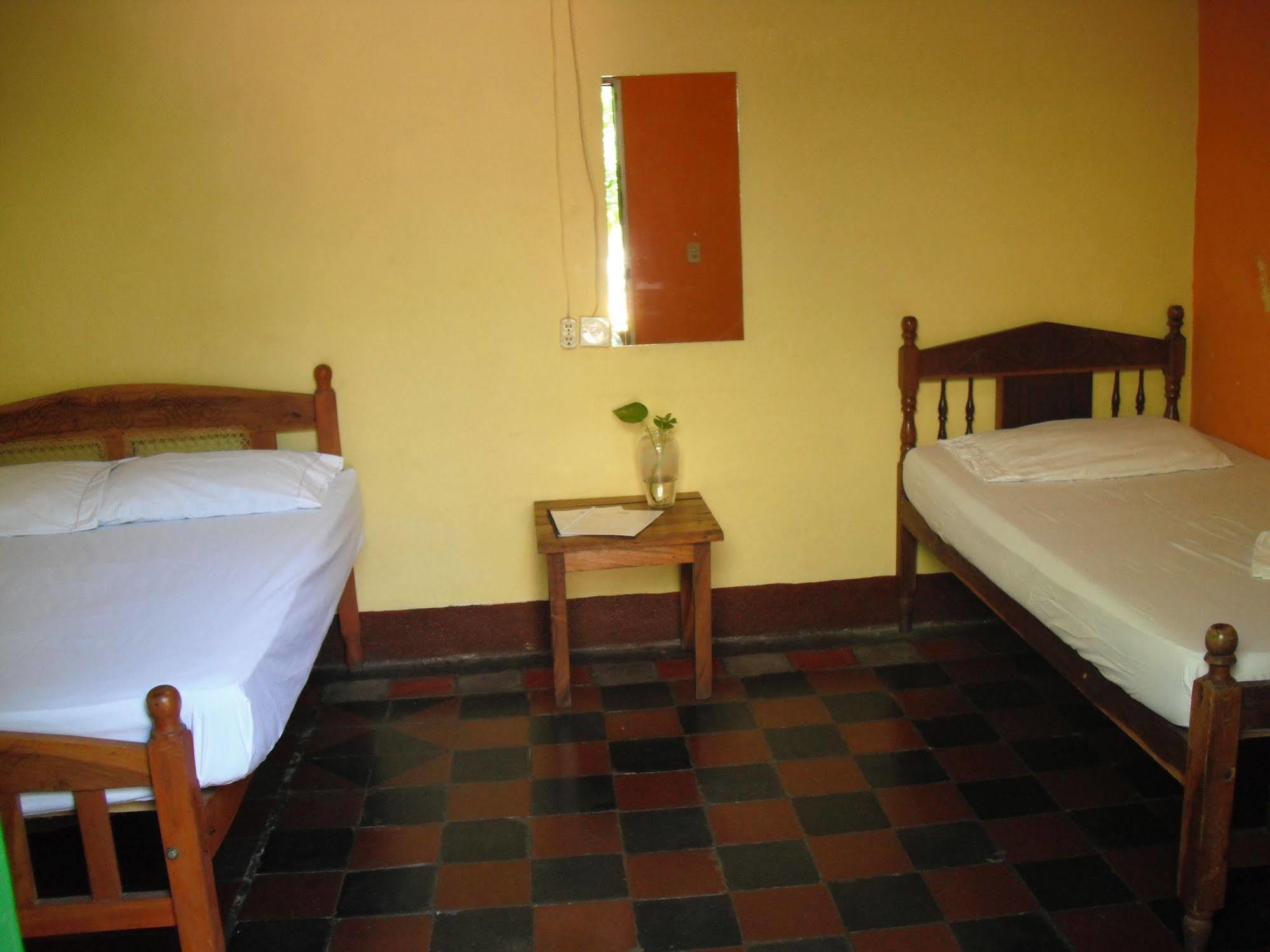לאון Hostal Casa Ivana מראה חיצוני תמונה