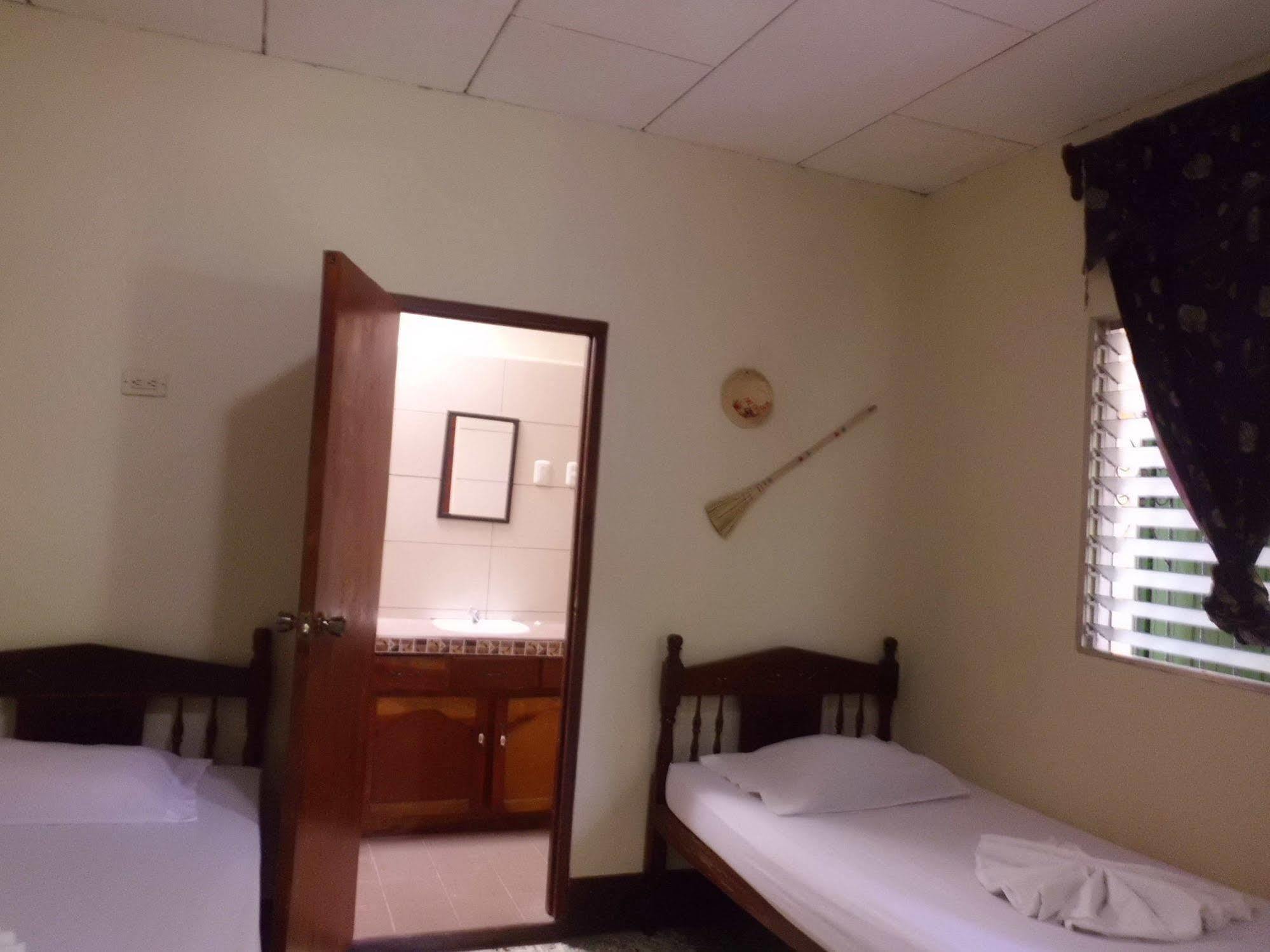לאון Hostal Casa Ivana מראה חיצוני תמונה